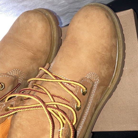 Timberlands barely worn size 8 in girls - Picture 5 of 5